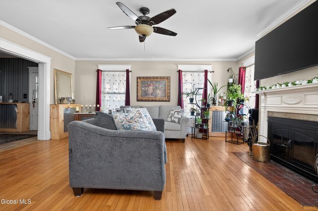 1096 Waverly Place, Schenectady, NY 12308