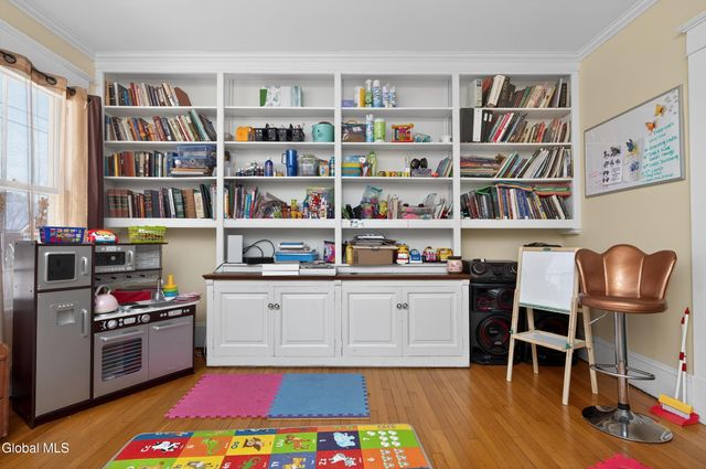 1096 Waverly Place, Schenectady, NY 12308