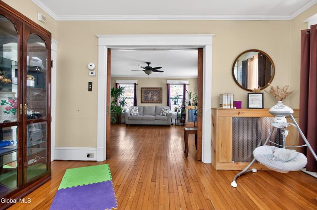 1096 Waverly Place, Schenectady, NY 12308