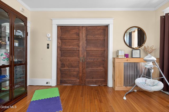 1096 Waverly Place, Schenectady, NY 12308