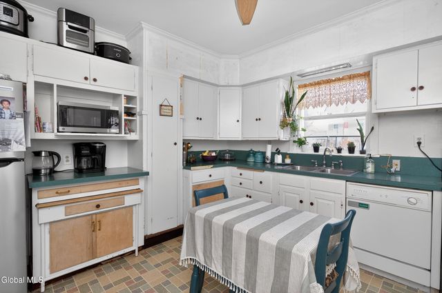 1096 Waverly Place, Schenectady, NY 12308