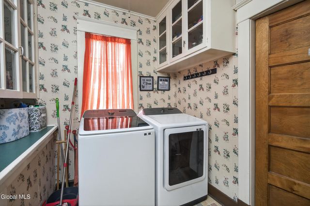 1096 Waverly Place, Schenectady, NY 12308