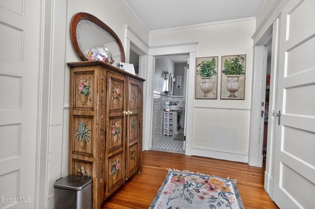 1096 Waverly Place, Schenectady, NY 12308