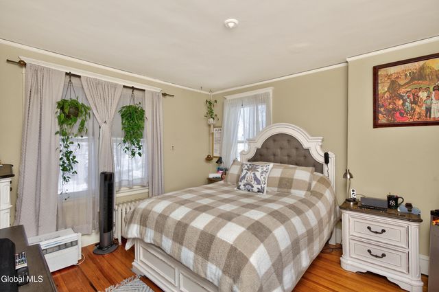 1096 Waverly Place, Schenectady, NY 12308