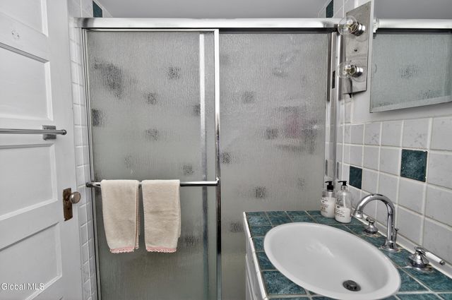 1096 Waverly Place, Schenectady, NY 12308