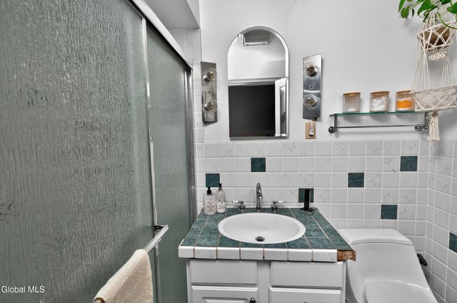 1096 Waverly Place, Schenectady, NY 12308