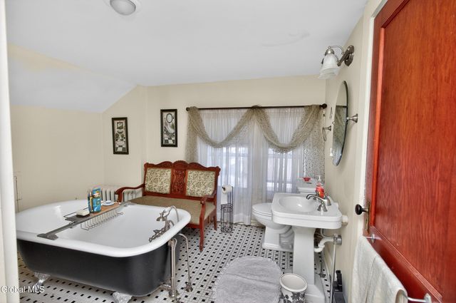 1096 Waverly Place, Schenectady, NY 12308