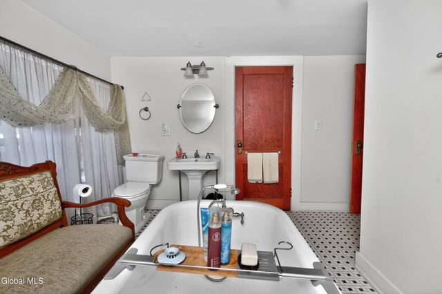 1096 Waverly Place, Schenectady, NY 12308