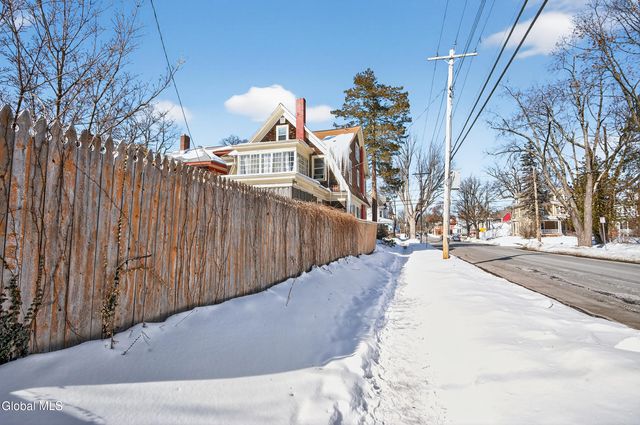 1096 Waverly Place, Schenectady, NY 12308