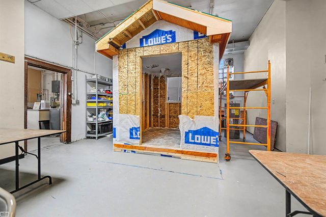 14701 Harper Avenue, Detroit, MI 48224