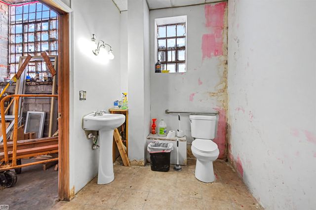 14701 Harper Avenue, Detroit, MI 48224