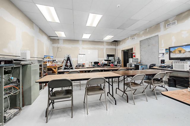 14701 Harper Avenue, Detroit, MI 48224