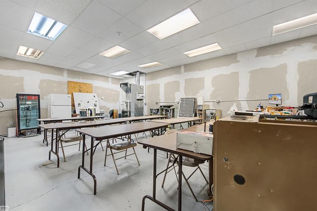 14701 Harper Avenue, Detroit, MI 48224