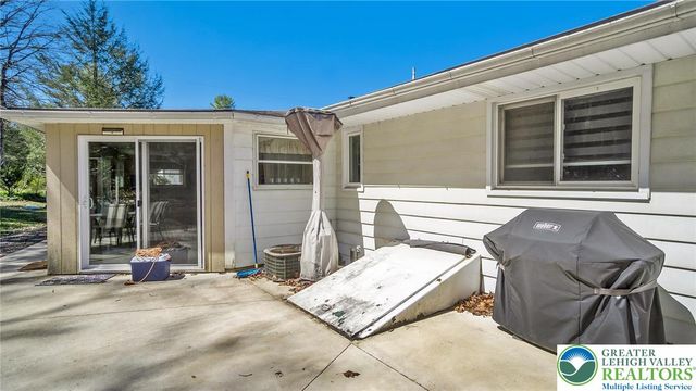 20 Serfass Lane, Lower Towamensing Tp, PA 18071