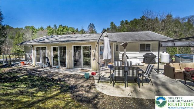 20 Serfass Lane, Lower Towamensing Tp, PA 18071