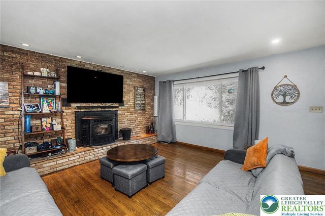 20 Serfass Lane, Lower Towamensing Tp, PA 18071