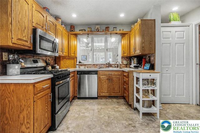 20 Serfass Lane, Lower Towamensing Tp, PA 18071