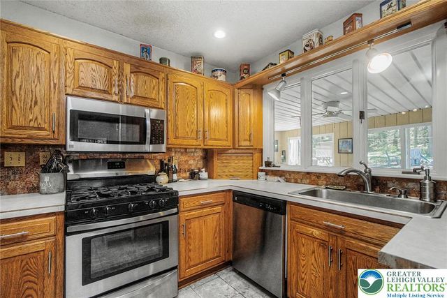 20 Serfass Lane, Lower Towamensing Tp, PA 18071