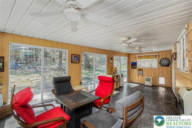 20 Serfass Lane, Lower Towamensing Tp, PA 18071