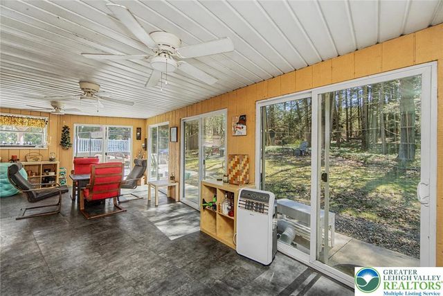 20 Serfass Lane, Lower Towamensing Tp, PA 18071