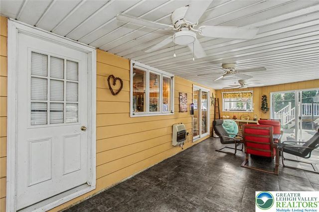 20 Serfass Lane, Lower Towamensing Tp, PA 18071
