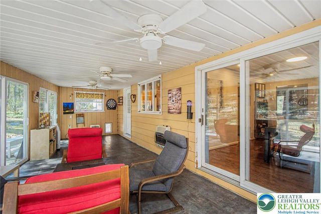 20 Serfass Lane, Lower Towamensing Tp, PA 18071