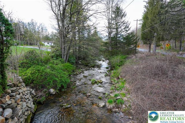 20 Serfass Lane, Lower Towamensing Tp, PA 18071