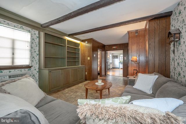 99 W GREENWOOD AVE, Lansdowne, PA 19050