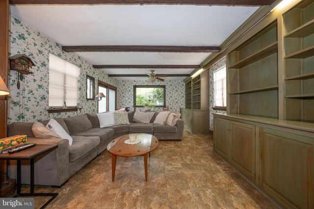 99 W GREENWOOD AVE, Lansdowne, PA 19050