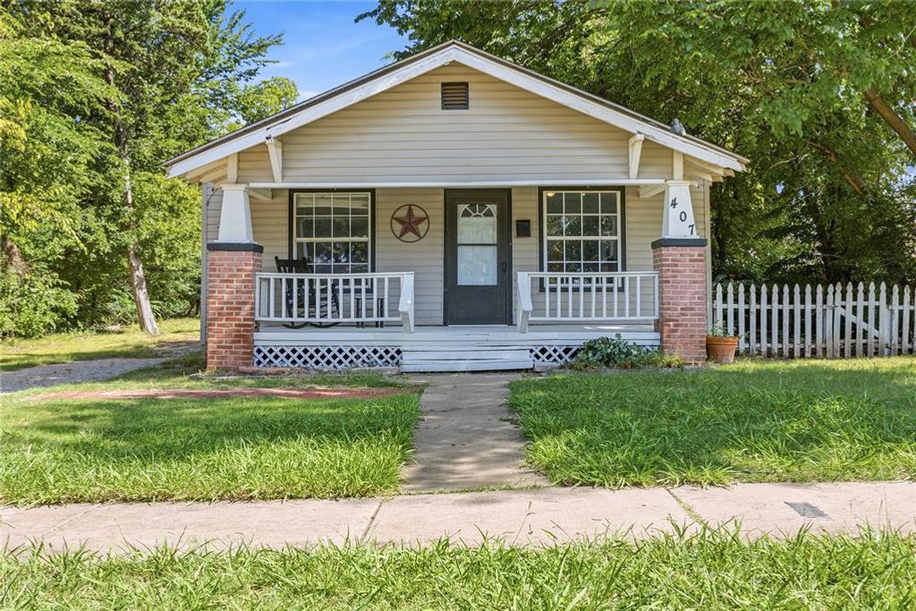 407 W 1st Street, Edmond, OK 73003