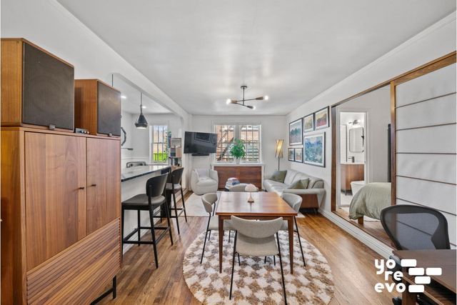 2 Grove St Apt 5E, New York City, NY 10014