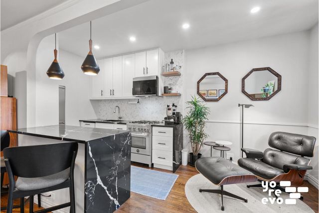 2 Grove St Apt 5E, New York City, NY 10014