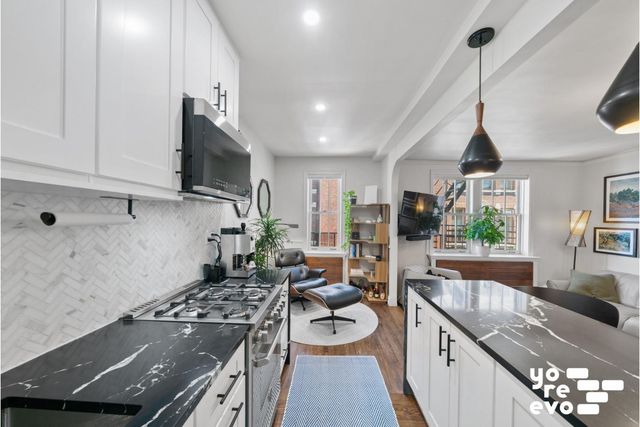 2 Grove St Apt 5E, New York City, NY 10014