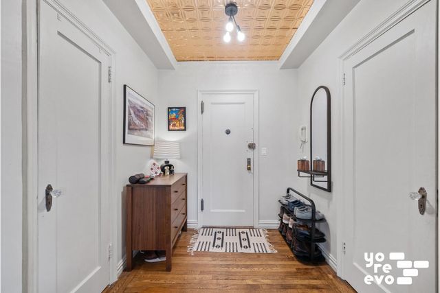 2 Grove St Apt 5E, New York City, NY 10014