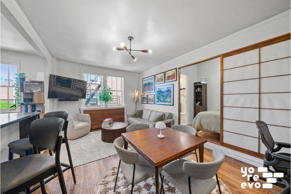 2 Grove St Apt 5E, New York City, NY 10014