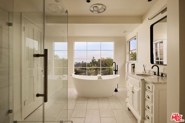 949 N Norman Place, Los Angeles, CA 90049