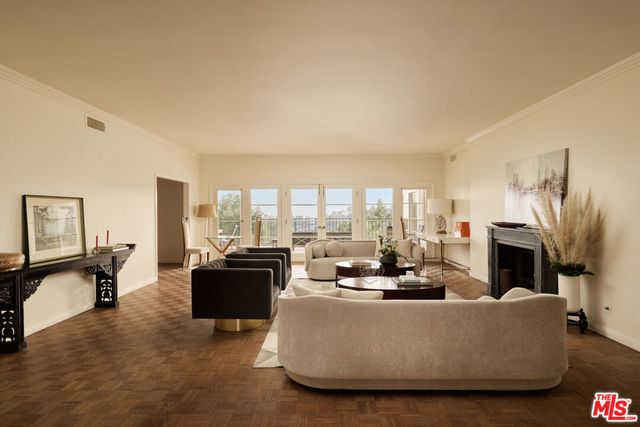 949 N Norman Place, Los Angeles, CA 90049