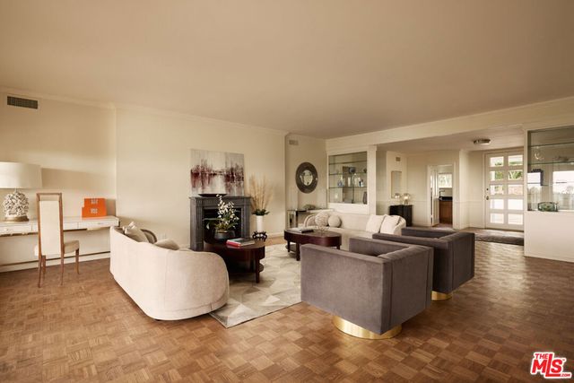 949 N Norman Place, Los Angeles, CA 90049