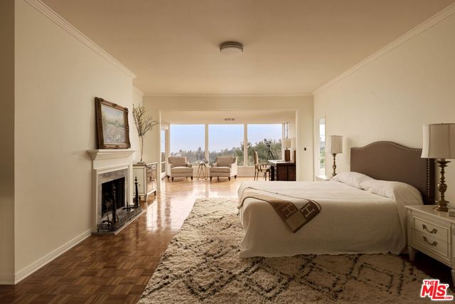 949 N Norman Place, Los Angeles, CA 90049