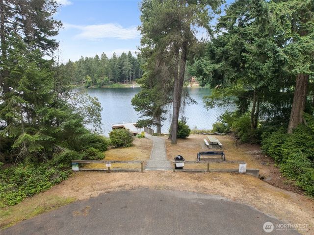 10718 Trout Place, Anderson Island, WA 98303