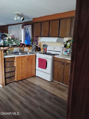 1304 E Avenue I 8, Lancaster, CA 93535