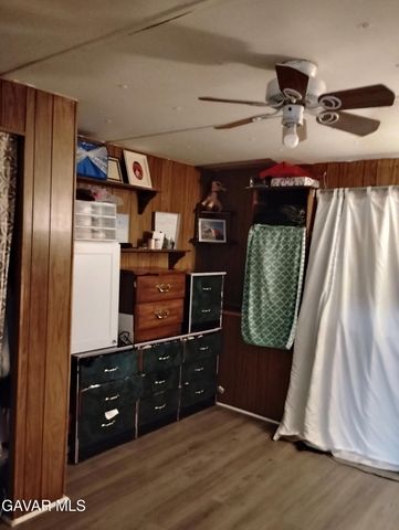 1304 E Avenue I 8, Lancaster, CA 93535