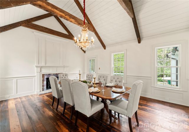 5520 Sharon View Road, Charlotte, NC 28226