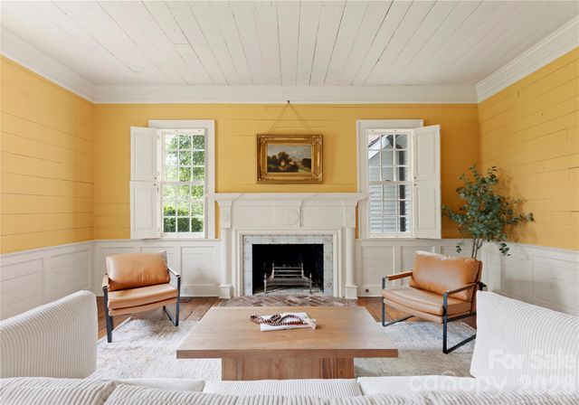 5520 Sharon View Road, Charlotte, NC 28226