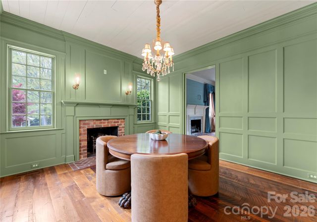 5520 Sharon View Road, Charlotte, NC 28226