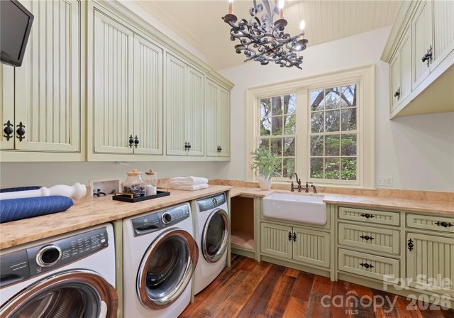 5520 Sharon View Road, Charlotte, NC 28226