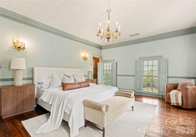 5520 Sharon View Road, Charlotte, NC 28226