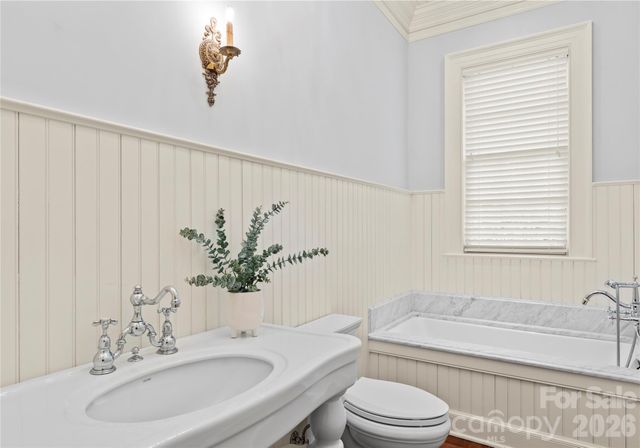5520 Sharon View Road, Charlotte, NC 28226