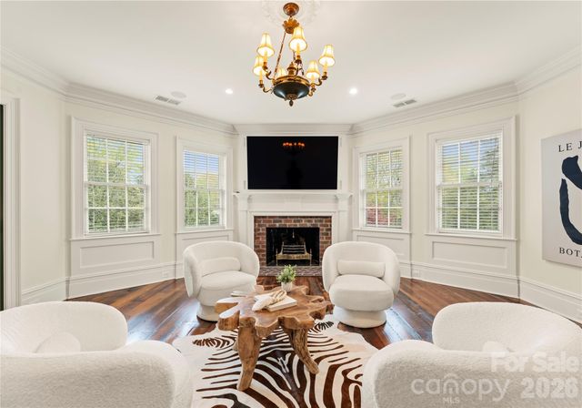 5520 Sharon View Road, Charlotte, NC 28226