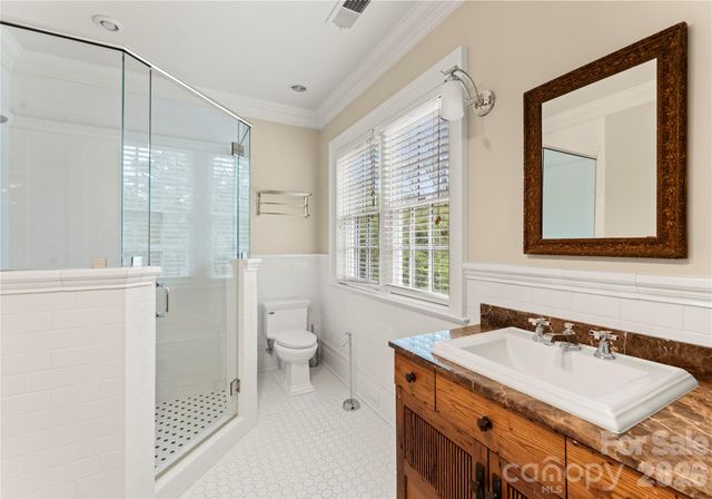 5520 Sharon View Road, Charlotte, NC 28226